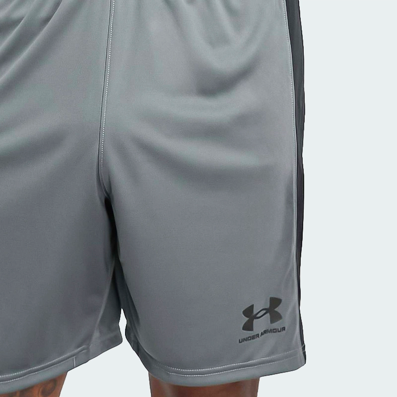 Pantaloneta Under Armour Challenger Hombre
