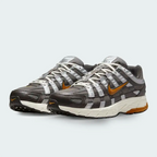Tenis Nike P-6000 Gris Metallic Hombre